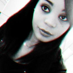 Os seres humanos me assombram. 
(A Menina que Roubava Livros)