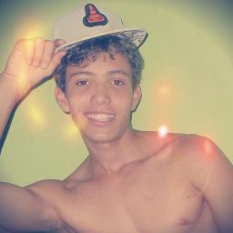 Sou feio, sou louco, sou besta..  mas sou feliz assim.                                 Foda-se quem for contra min. (y