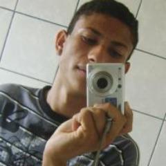 ‣  Pessoa alegre que gosta de se divertir com os amigos, gosto de um boom macarrão, e adora #Vôlei  ass:ܢܡܟܜܔܢ