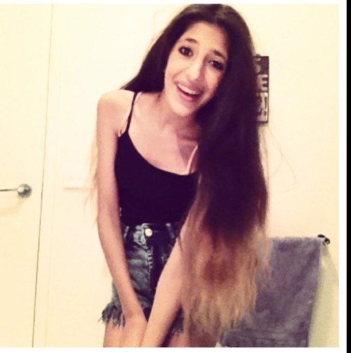 SARAH DE BONO ❤❤❤❤❤JUSTIN BIEBER  ONE DIRECTION   Live while were young
