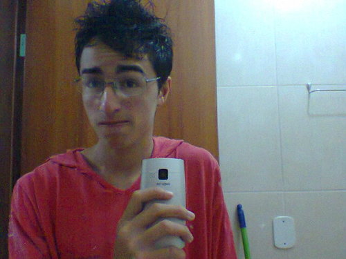 Aquele que vc fαlα mαl, pαgα-pαu e fαz iguαl '
Nαo importα o quє єu diga,
Vocє irα vαlorizαr pєlo quє vê,
julgαr pєlo quє ouviu
e opinαr pєlo quє conhєcєu (