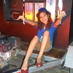 Sou botafoguense,tenho onze anos,adoro minhas best friends,amo chocolates,salgados,doces e cachorros!!