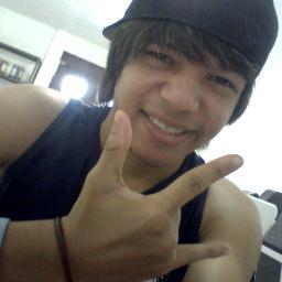 Curto muito rock and roll, punk rock, sou produtor e editor de filmes e sou de Fortaleza-Ce