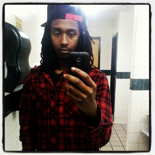 just a all around cool ass nigga 4rm da G (Bottomside),who likes 2 ease his mind and get doe famlay fuck wit me