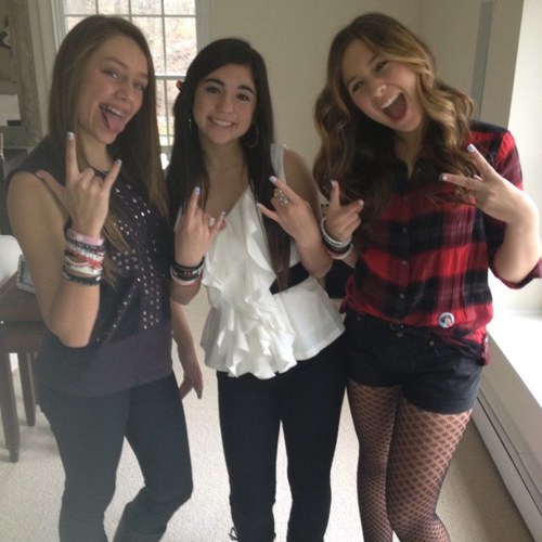 i like this right here xx Morgan and Ally x2 running an account while slowly dying bc feels