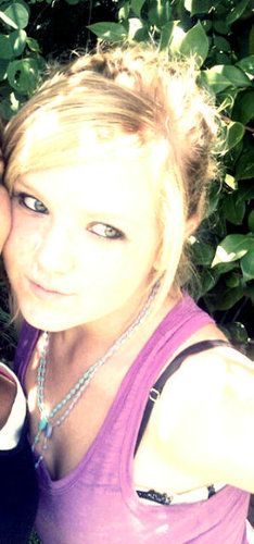Fuck love  .ii like being weird :|  & myself :D ohhh iceskating ♡ dancing ♥♡ piercing :p ♡