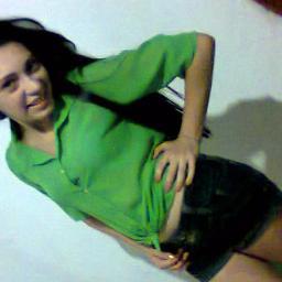 morena clara , flamenguista de coraçao , muito alegre , adoro viver as coisas q o destino traz por acaso....