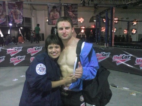 practicante de kick boxing cero vicios y mucho deporte y dedicacion a mi familia q. me hizo ser mas grande aun