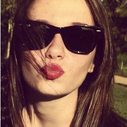 LarissaLVieira's profile picture. 