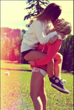 _Ellamidroga's profile picture. Jugemos a mi juego. Te pongo contra la pared, paso mi lengua por todo tu cuerpo y termino debajo de las sabanas entre tus piernas ¿Jugamos?