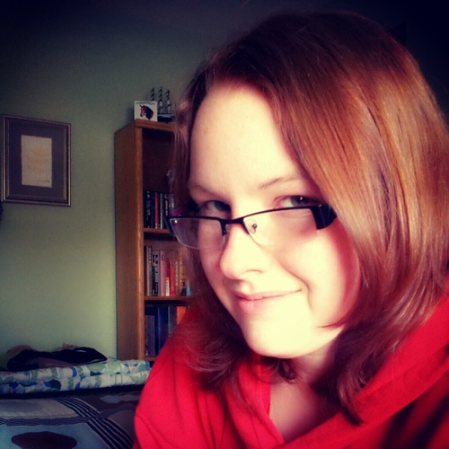 Saddlebred loving anglophile who is studying theatre and visual media design and owns an English Setter.