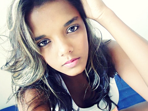 Amo muito esportes hehe , amo Twitter e face hehe , e minha vida mais omenos , cada dia melhora e cada dia Piora kkk' , é a vida :))