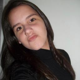 Pessoas vazias são chatas e me dão sono. Gosto de quem mete a cara, arrisca o verso, desafia a vida.