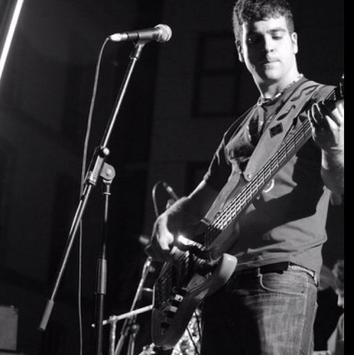 Informático 💻. Técnico de Sonido 🎙. Bajista de @Mythical_Fail 🎸. Madridista ⚽️. Enamorado de Alejandra Trigo Real, mi Princesa 💘. Papá de Abril e Ían 👶