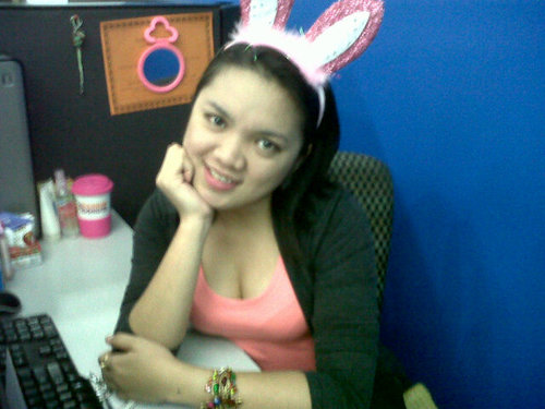 Simple and Shy.
 Cook. Traveler. And a bit of Adventurer.
 Hopeless Romantic by heart.
 Call Center geek. BBMe 2A6A4091