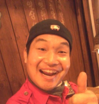 신시동 가로수길 근처에서 2007년부터 팔일삼이라는 정감과 맛이 공존하는 가게를 운영중입니다. 2011년에 여러분의 성원에 힘입어 2호점 오픈했습니다. 앞으로 더욱더 열심히 진중하고 뜨시게 살려구 합니다^^