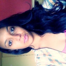 E então ela decidiu seguir em frente. Hoje se olha todos os dias no espelho e diz pra si mesma: ''Coragem menina, coragem''. Prazer, Polyana Olegario, 18 anos.