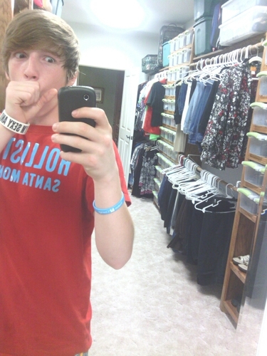 follow me.!(: