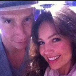 Este twitter es para apoyar la cancion La Apuesta interpretada por @thalia y @erikrubin. Nos encanta! Siguenos si te gusta, y te seguiremos de vuelta.
