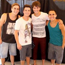 Hola yo soy Dennis Abigayl y gracias por seguirme guapuras los quiero a y por cierto soy Rusher cx