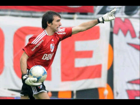 Actualmente arquero de River Plate. Ex Velez Sarfield, Huracan y Atletico Rafaela. 18/2/84