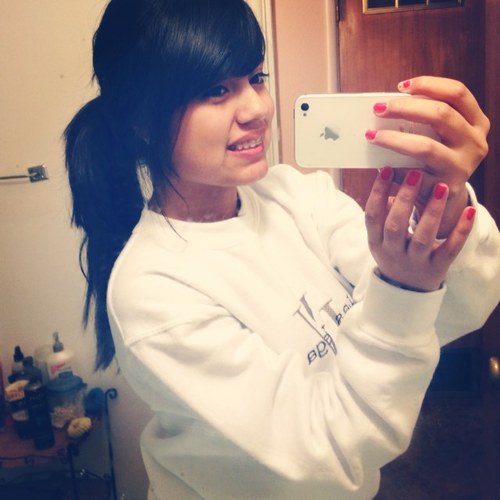 people know me by daisy , i prefer izzy ;* 
im super friendly {,: , & at the moment crushing /,\