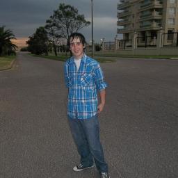 soy alejandro me gusta jugar al futbol quiero conocer famosos y hacer amigos vivo en montevideo uruguay quiero estudiar mecanica asi poder trabajar en ello