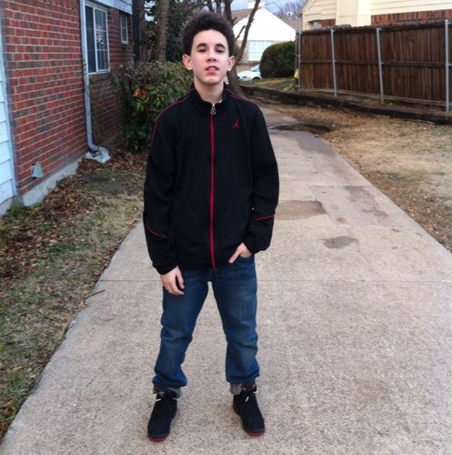 Imma Real Nigga . I Have No Worries . Fuck these Hoes They Aint Loyal . Get Ya Dollas Up Nigga .