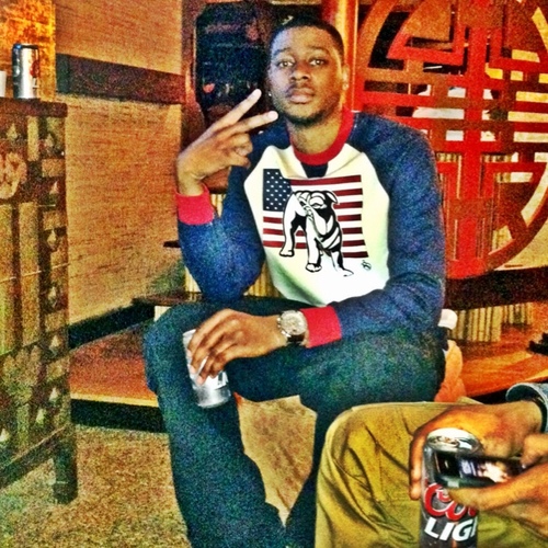 skizmiz21's profile picture. money over everything nd family over that