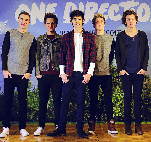 Hello!! this is a fan account...I follow back as quick as I can(: Thank you!!! I Love you !! :D