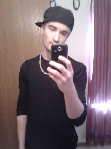 Im Brandon I like to party and hang with friends and I played football basketball and wrestled for east Liverpool high school