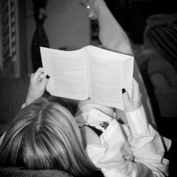 Obsessive book reader, blogger who loves a great emotional heartwrenching story!