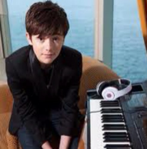 In Storybrooke I'm A Piano Playing Prodeg By The Name Greyson West. But Before, I Was Toto The Dog. Best friend is Dorothy. I love her so much. Single.