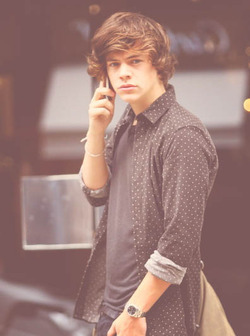 I love ONE DIRECTION,hate spoons,love carrots,love pussycats,love food and check myself out in the mirror occasionally :D