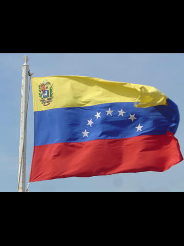 Madre por encima de todas las cosas! Opositora 💯 por ciento, sin perder las esperanzas que mis hijos puedan vivir en la Venezuela que yo vi!!!