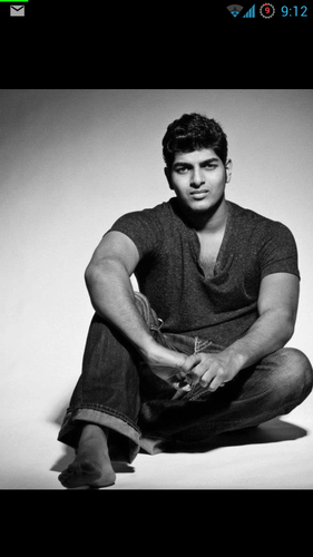 Flashinglight92's profile picture. hi my name is Karthik and I have a twitter...God,Family, Friends,Life, and food..is there anything else?