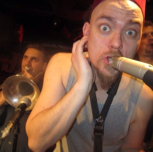 Tobbeliasson's profile picture. Musikidiot.
Musik idiot
Mu sik id i ot