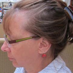 keen reader, librarian specializing in law, gadget fan.