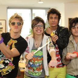 holis fc new de la banda brasilera @rockrestart los amores de mi vida :) vamoss a hacerle en aguante desde argentina :) los sigoo ♥