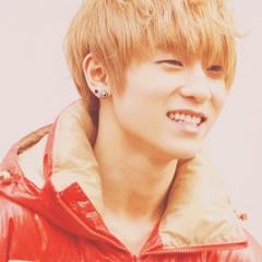 Twitter sirik sama gue. Makanya akun gue di suspend-in. TeenTop's charismatic-cool-handsome rapper!