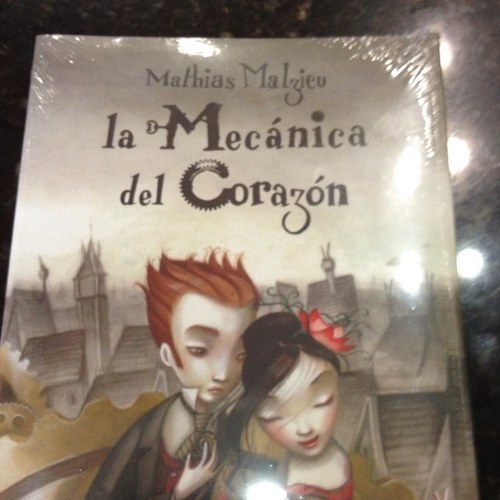No envidies a una persona por ser mejor que tú, sencillamente supérate para que seas mejor que ella.
