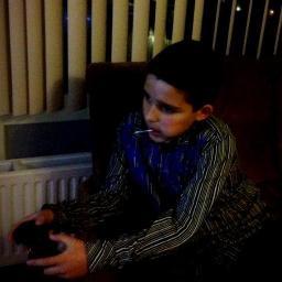 My bestfriends are @TE4MJ4YYSSE_, @fatmaisleuk, @selinisleuk, @__unlimitedcash and @CART00NN3TW0RK. Dont mess with them. (︶︹︺)