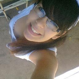 no me considero0 lindaa pro me re amo!!!! soi muii diverttida jajajaj es lo qe todos me dicen....amo ser como soiii....me gustta ser ALOKADA ii pasarla biien...