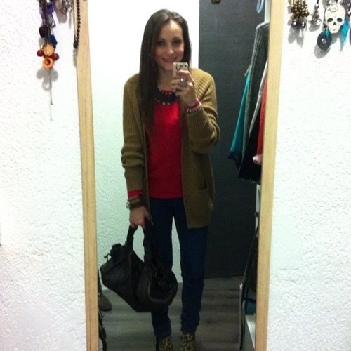 Instagram: @amandinemacabinedessayage
Tumblr: http://t.co/bbkRHiFF
