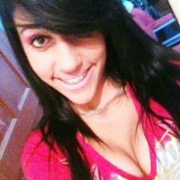 -Eu falo oque acho e oque penso sou sincera engraçada,fresca,corinthiana,carinhosa,marrenta,sensível,romantica,nervosa,orgulhosa,taurina,persistente.