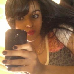 Jéssica, brasileira, solteira, 18 anos, aquariana, santista, estudante e feliz.