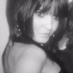 LARDETRoxane's profile picture. Ne sont traitées comme des reines que celles qui les rendent fous ...