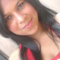 Mineira , 18 anos , namorando / Enquanto Deus for meu chão, não há quem me derrube.