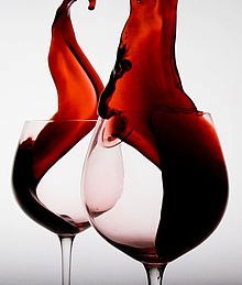 Trois drôles de dames au service du vin s'intéressent aux nouveaux consommateurs.
 Amateur de vin c'est par ici! http://t.co/O2FtU4YX