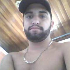 Amo minha familia ela é tudo pra mim.Gosto de assistir filmes,curto muito ir a praia e passar por ai sem rumo